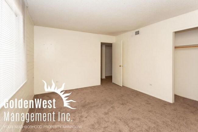 Building Photo - Turnkey 1Bdm 1Ba Near Light-rail!