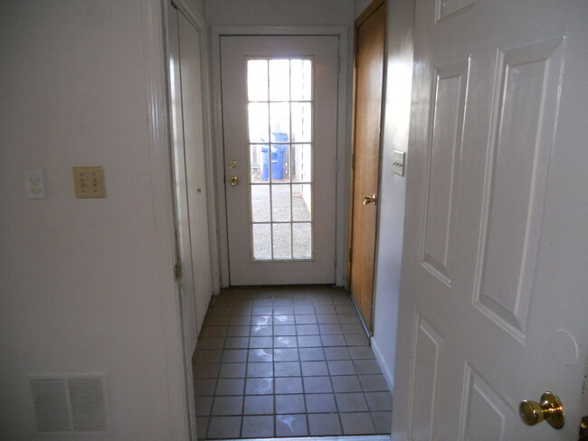 Building Photo - 2308 Lowell Dr