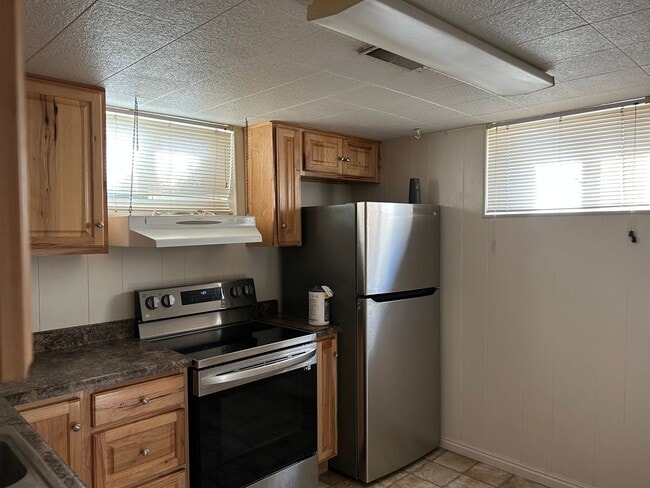 Building Photo - Berneau Orem Duplex