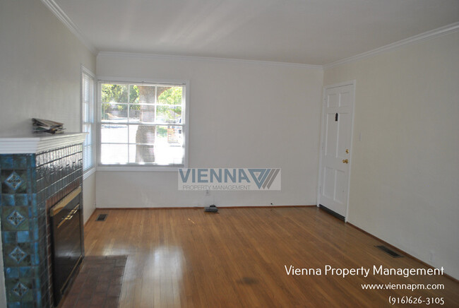 Building Photo - Spacious Roseville home is now Available!