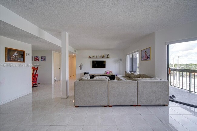 Foto del edificio - 8810 SW 132nd Pl