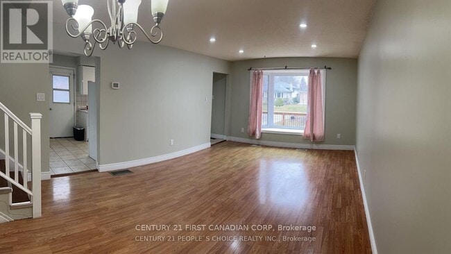 Building Photo - 747 Dunelm Ln