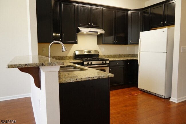 Building Photo - 604 Lopez Ln