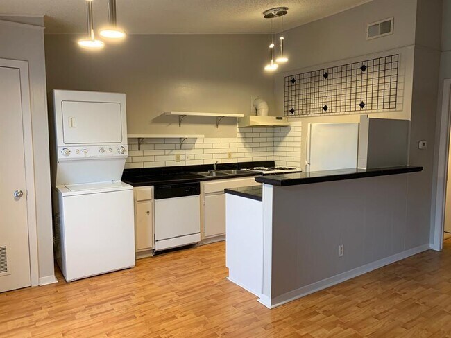 Building Photo - 600 W 51st St