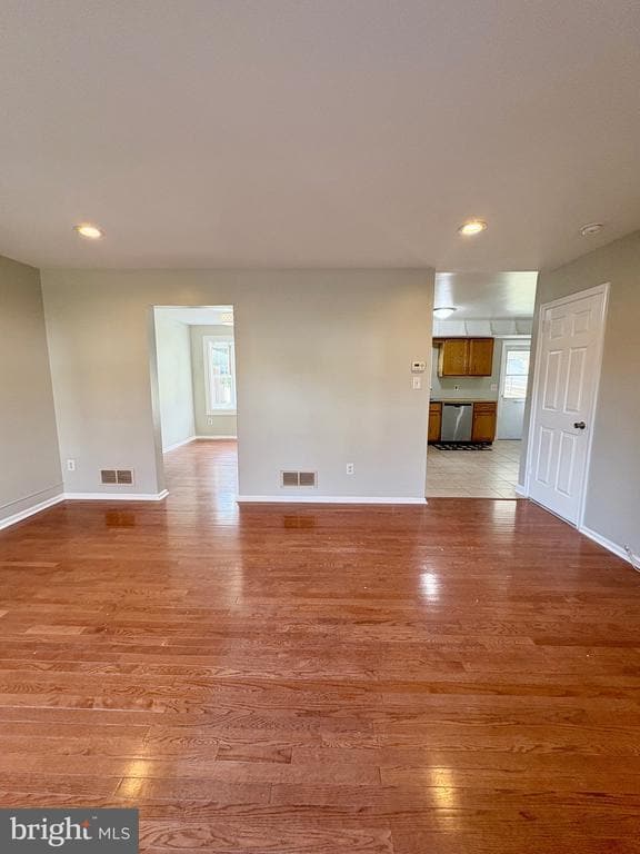 Building Photo - 106 Sunset Way