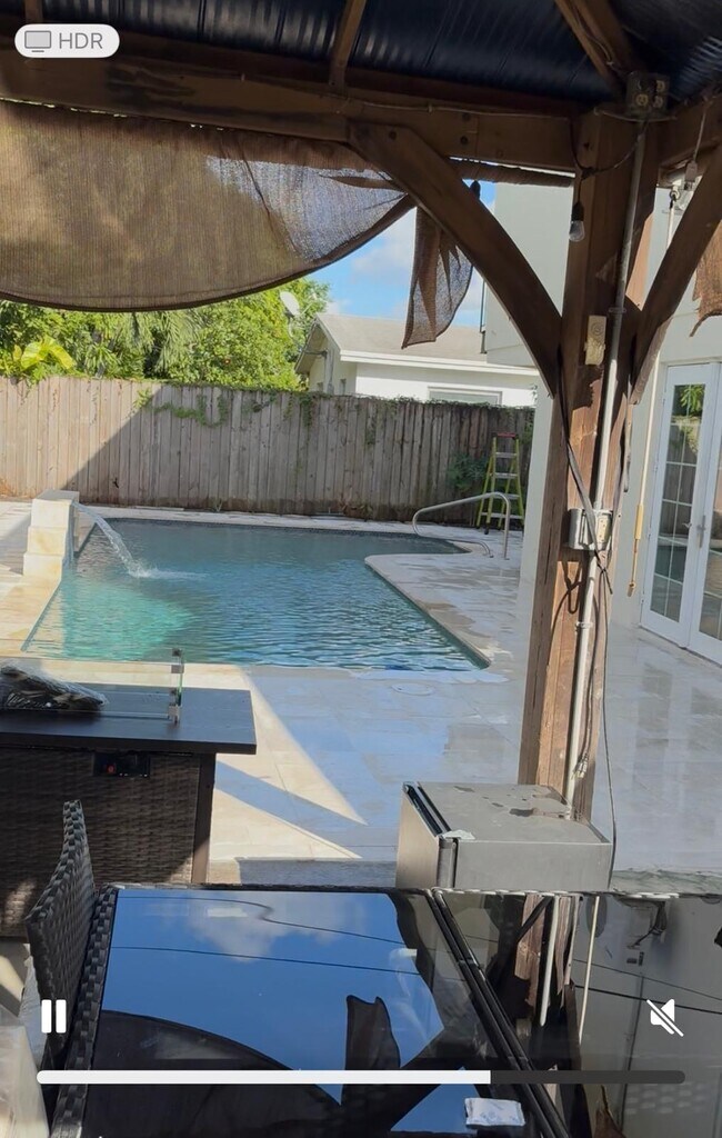 Piscina - 5941 NW 14th Ct