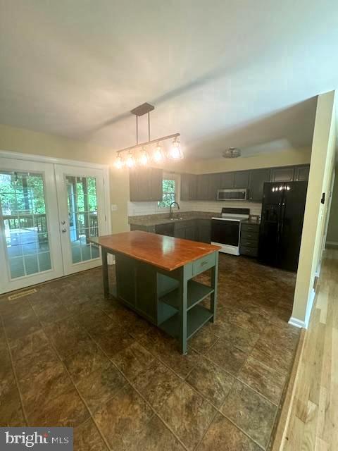 Building Photo - 704 Candle Ridge Ct