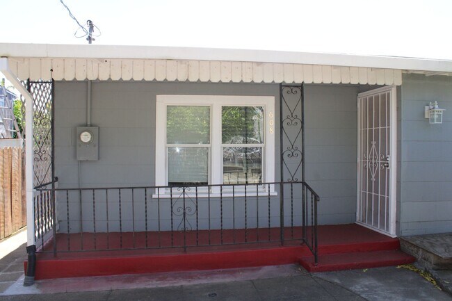 Foto del edificio - Three Bedroom, One Bathroom Single Family Home in Isleton.