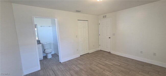 Building Photo - 910 SW 7th Ct