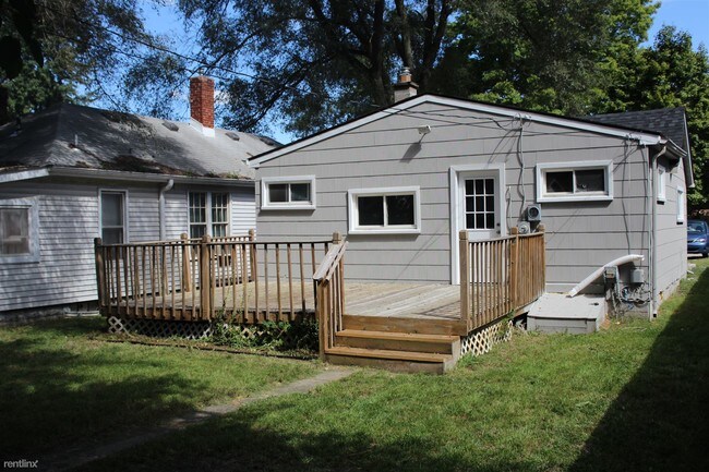 Building Photo - 3191 Fisher Ave