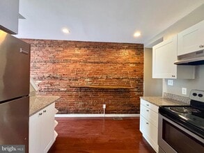 Building Photo - 619 E Flora St