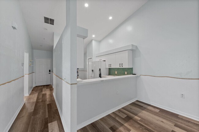 Foto del edificio - UNFURNISHED CONDO IN ESTERO 2+DEN SECOND FLOOR IN STONEYBROOK
