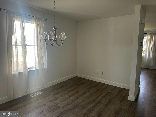 Foto del edificio - 223 E 8th Ave