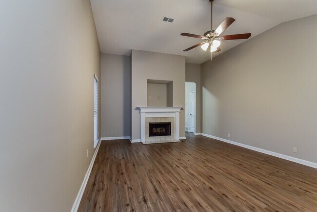 Foto del edificio - 5580 Kaitlyn Dr E