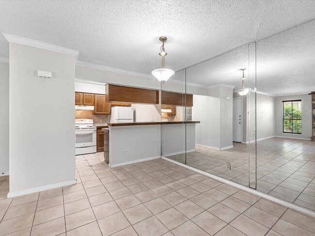 Foto del edificio - 17401 Red Oak Dr