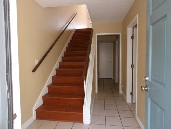 Foto del edificio - OPEN HOUSE October 4th, 11am to 1pm Spacio...