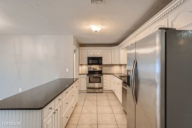 Building Photo - 3 br, 3 bath House - 1456 Lakeview Drive
