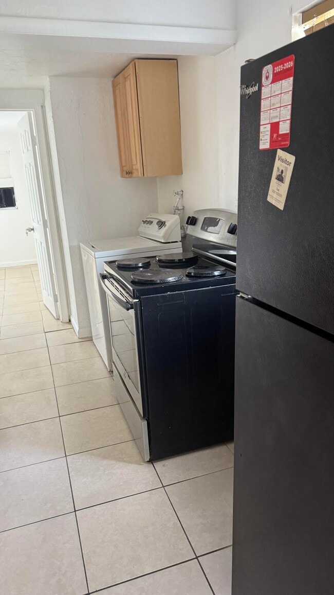 Building Photo - 212 NW 8th Ave