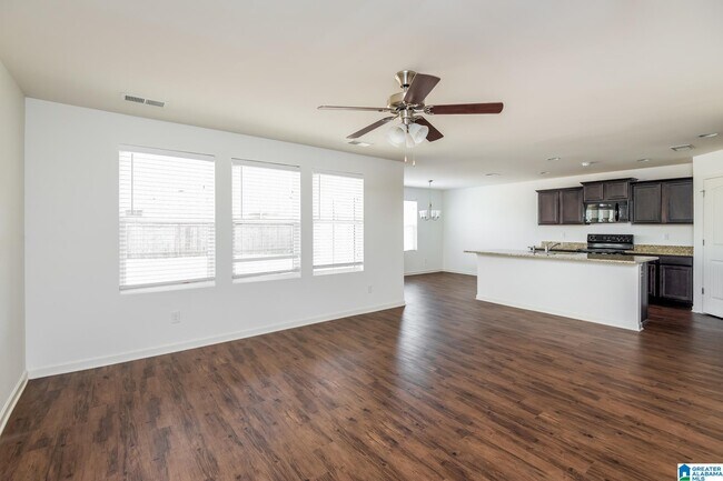 Building Photo - 865 Hawthorn Ln