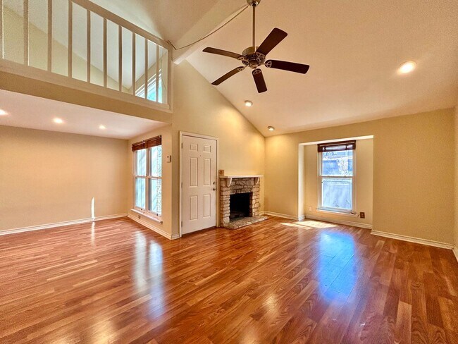 Foto del edificio - 1713 Timber Ridge Dr