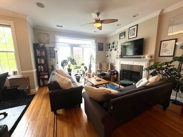 Foto del edificio - 904 W Lawrence Ave
