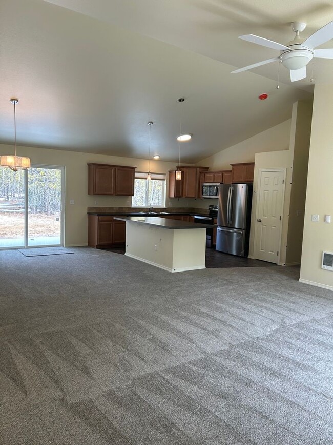 Building Photo - Brand New Home