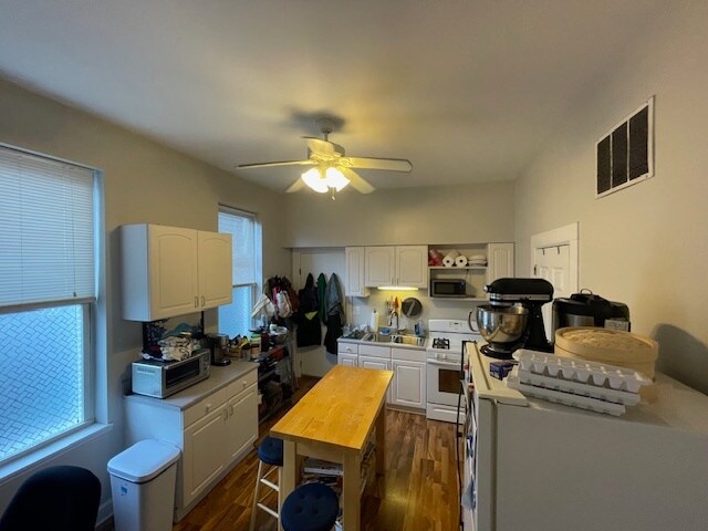 Foto del edificio - 853 N Marshfield Ave