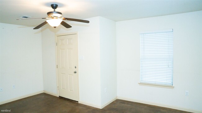 Building Photo - 3 br, 2 bath Duplex - 1112 Gum Street B