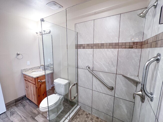 Building Photo - S109 Gemstone Properties - studio apartment *utilties included*