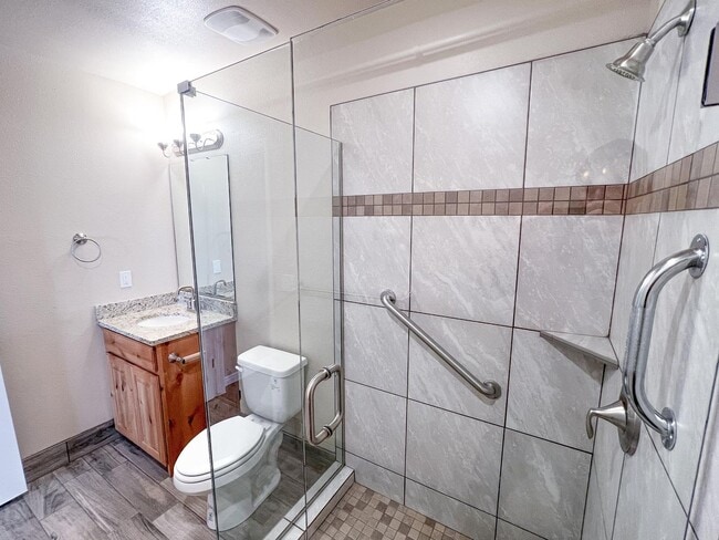 Foto del edificio - S109 Gemstone Properties - studio apartment *utilties included*