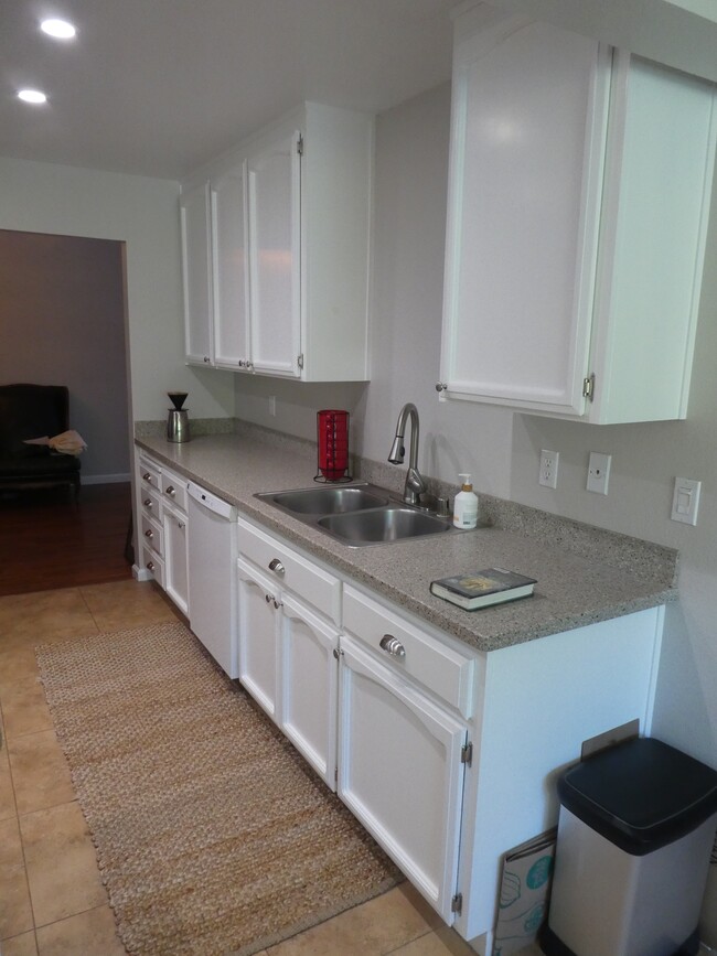 Building Photo - 126 Sandpiper Cir