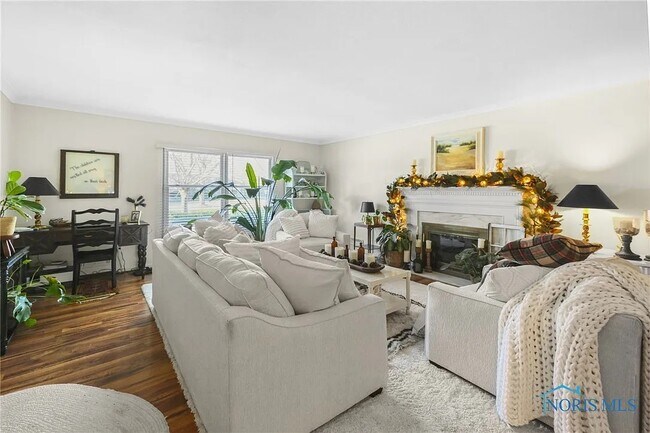 Foto del edificio - 2020 Whitehall Rd