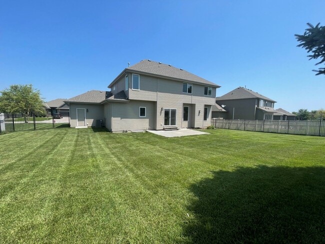 Building Photo - Home For Rent Papillion