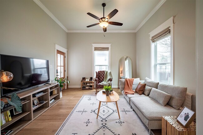 Foto del edificio - 1924 Gano St