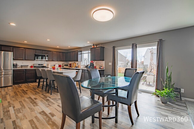 Building Photo - 2971 Ellsworth Dr