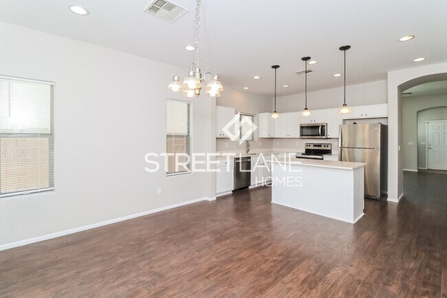 Foto del edificio - JUST REDUCED!