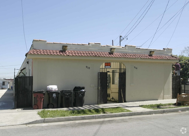 Watson Apts - 916-918 Watson Ave