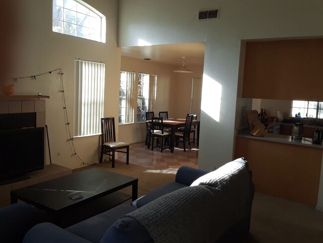 Foto del edificio - 2700 Sycamore Ln