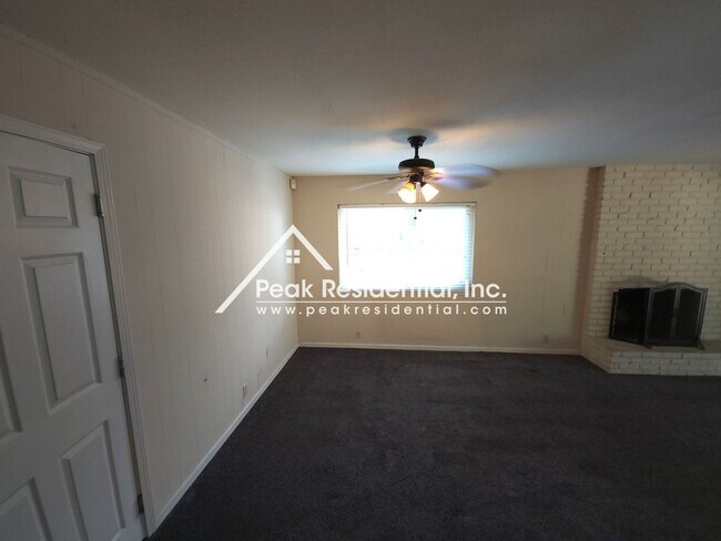 Foto del edificio - Very Nice 4bd/2ba Home with 2 Car Garage