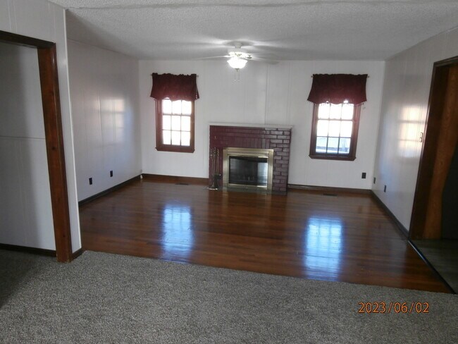 Building Photo - 324 S Caddo St