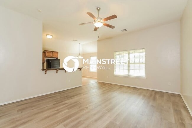 Building Photo - 3 Bedroom Pet-Friendly Home in NORMAN, OK with Main Street Renewal