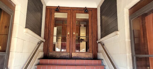 Foto del edificio - 319 W North St