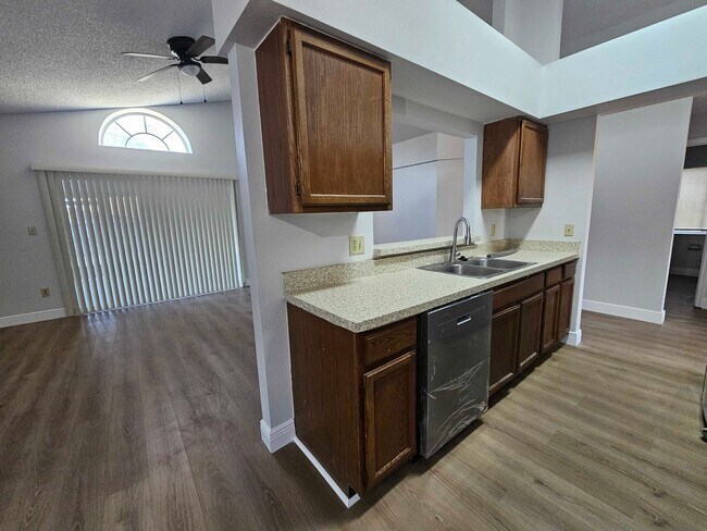 Foto del edificio - Stylish 3-Bedroom Retreat with Open Living & Split Floor Plan in Orlando!