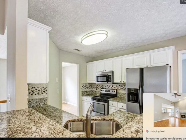 Foto del edificio - **PRICE IMPROVEMENT**110 Sagamore Ln: Spac...