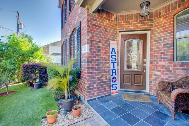 Building Photo - 2535 Brinkman St