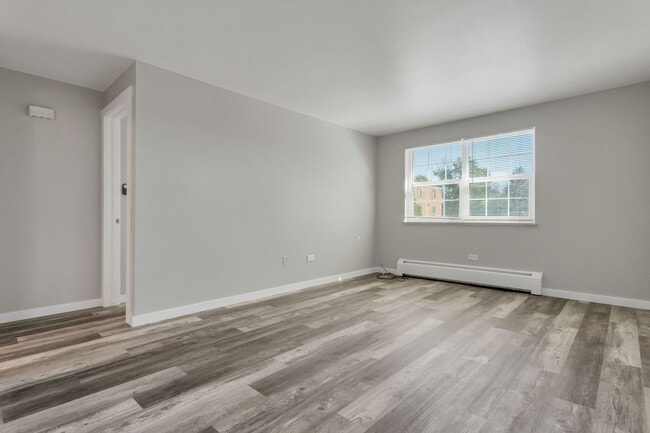 Foto del edificio - Newly Remodeled 2 Bed, 1 Bath Condo in the Goldsmith Neighborhood!