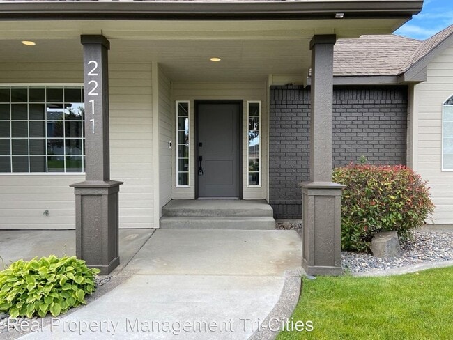 Building Photo - 4 br, 2.5 bath House - 2211 Morency Dr