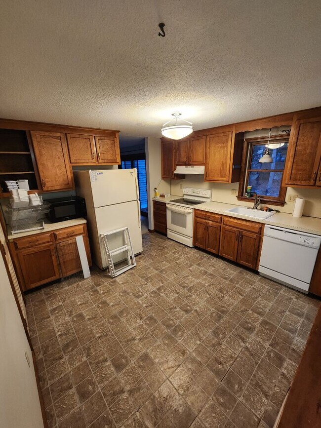 159 Deer Run Trail, Manchester, CT 06042 Townhome Rentals in