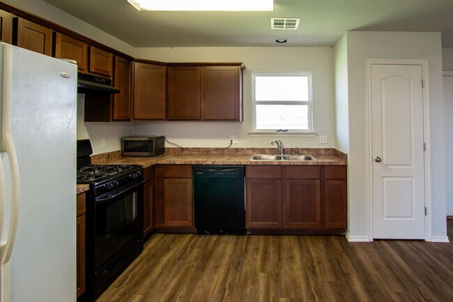 Foto del edificio - *$500 Off Move-in Special* Charming 3-Bedr...
