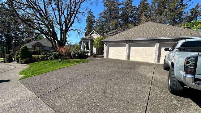 Foto del edificio - Cedar Mill, Gorgeous 3 bed 2.5 bath home. Walk through video